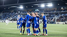 Jáchym Šíp slaví se spoluhráči gól na 1:0 proti Lausanne v utkání Konferenční...